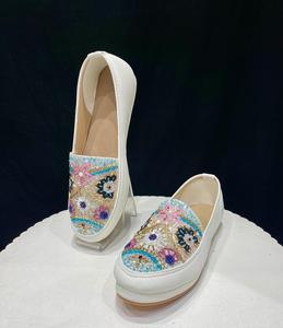 Produit le plus vendu Chaussures pour femmes brodées à la main pour usage occasionnel disponibles à un prix abordable depuis l'Inde - Product Image 4