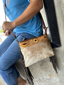 Nouveau main usiné cuir de vachette frange sac à main femmes élégantes sculpture à la main en cuir sac à bandoulière main Floral sac à bandoulière - Product Image 3