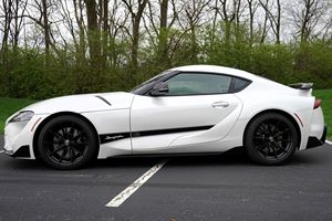 Toyota Supra Edición 45 Aniversario 2024 Usado en Excelentes Condiciones, Transmisión Manual de 6 Velocidades, Motor Turbo de 6 Cilindros, 1 de 900 Ediciones 45 Aniversario - Product Image 2
