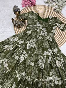 Robe Anarkali / Ensemble Kurta de style occidental, à motifs floraux volumineux, à boutons, longueur genoux, pour femmes ou filles, spéciale - Product Image 5