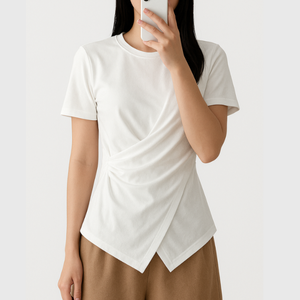 Camiseta informal de manga corta con cuello redondo y cintura torcida para mujer con logotipo personalizado, transpirable, de secado rápido, cómoda, fábrica OEM de Vietnam - Product Image 5