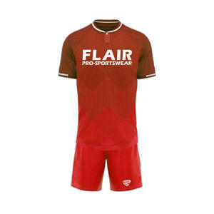 Kits de football rétro conçus sur mesure Uniformes de maillot de football pour enfants de haute qualité pour hommes - Product Image 2