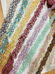 ลูกไม้ปักลายดอกไม้หรูหรา งานฝีมือประณีต ประดับด้วยคริสตัลและมุก - Product Image 3