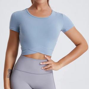 Top de yoga court moulant sexy pour femmes en gros personnalisé, manches courtes, séchage rapide, haut de fitness pour la salle de sport, entraînement avec ourlet croisé - Product Image 1