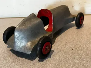 Voiture de course style indy en fonte d'aluminium antique, cockpit ouvert, pneus en caoutchouc dur, modèle à collectionner, siège rouge argenté - Product Image 3