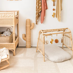 Vente en gros de tapis de jeu intérieur en rotin naturel pour bébé tapis de jeu pour enfants salle de sport pour bébés avec ensemble de jouets suspendus - Product Image 4