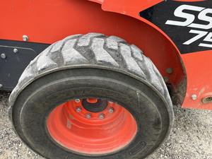 Minicargadora Kubota SSV75 2021: cargadora compacta fiable de 74HP para construcción y agricultura - Product Image 6