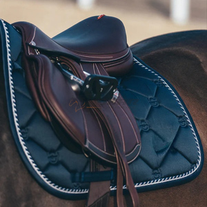 Tapis de selle équestre anglais de luxe Design matelassé respirant Doublure intérieure douce pour le confort et le soutien des chevaux - Product Image 2