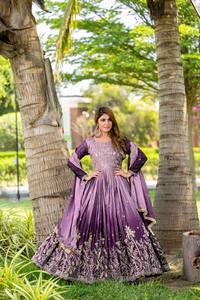Ensemble Anarkali de luxe violet royal brodé Unity avec dupatta – Tenue de fête haut de gamme en mousseline longue et respirante - Product Image 4
