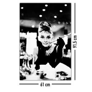 Póster de Audrey Hepburn con diseño de vestido de satén - Product Image 4