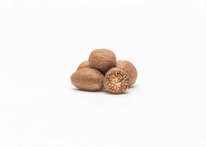 Noix de muscade indienne biologique séchée au soleil de qualité supérieure, riche en arôme, pour desserts, currys, boissons, utilisations culinaires/ayurvédiques, sans additifs - Product Image 2