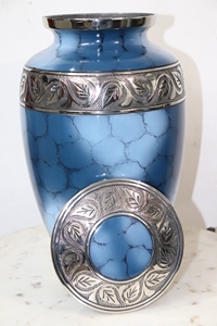 Urna Funeraria Artesanal de Zirconia Azul Fuego para Cenizas Humanas, Grande, Grabada, Pintada, Ecológica y Duradera - Product Image 5