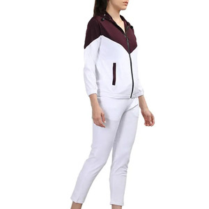 Survêtements zippés respirants de couleur unie pour femmes, nouvel ensemble de survêtements élégant à logo personnalisé - Product Image 3