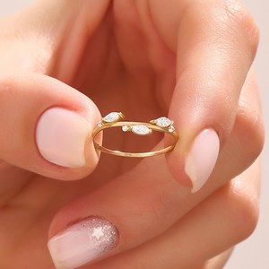 Anillo floral minimalista de hoja de diamante de corte Marquesa cultivado en laboratorio con oro sólido de 18 quilates Regalo romántico para brida - Product Image 6