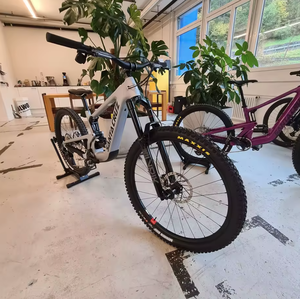 Nuovissima Bicicletta da Montagna Santas Hightower 4 CC X0 AXS RSV 2025 - Product Image 1