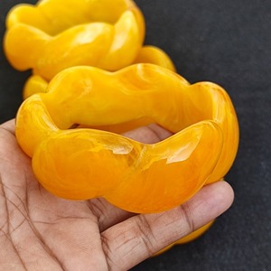 Bracelet européen américain haut de gamme polyvalent Bracelet de banlieue Simple à la mode Irrégulier large Bracelet en résine Bracelet élastique perlé - Product Image 1