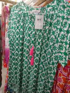 เสื้อคลุมพิมพ์ลายเชฟรอนพร้อมแขนสั้นคอวีแต่งพู่ลวดลายซิกแซกสีฟ้าสีขาวสำหรับฤดูร้อนการตกแต่งด้วยกระดุมสีชมพู - Product Image 5