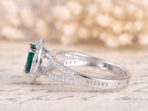 Bague en or blanc massif de 14 carats émeraude de laboratoire de coupe ronde de 7 mm bague de fiançailles en or de mai pierre de naissance bague Art déco à tige fendue - Product Image 4