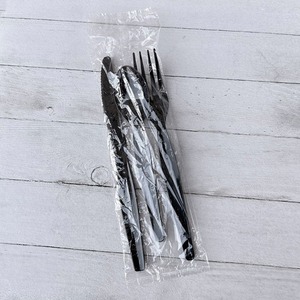 Kit de couverts jetables noirs robustes 3 pièces Boardwalk - Fourchette/Couteau/Cuillère en plastique, 250 pièces/carton pour les fêtes - Product Image 4