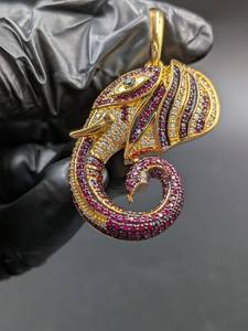 Colgante de Elefante con Incrustaciones de Moissanita Multicolor VVS, Chapado en Oro sobre Plata 925, Joyería Fina Hip Hop, SPARKLING SPLENDOR - Product Image 4
