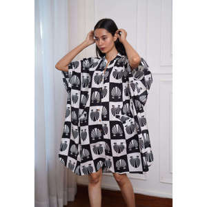 Vestido tipo caftán de ébano y concha de marfil - Product Image 1