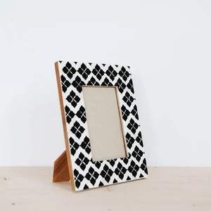 Vente en gros nouveau design cadre photo floral en incrustation d'os avec bords festonnés pour créer des moments de bonbons nouvelle incrustation de résine de vente chaude - Product Image 1