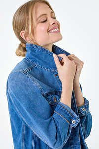 Nouvelle veste en jean recadrée en coton bleu pour femmes personnalisée de qualité supérieure à manches longues conçue pour les femmes pour un confort en toutes saisons - Product Image 5