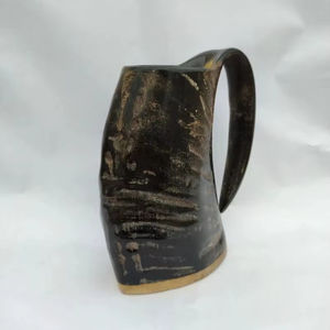 Mug en corne de buffle de luxe fait à la main, tasse à bière viking, utilisation au bar et en fête à prix avantageux - Product Image 1