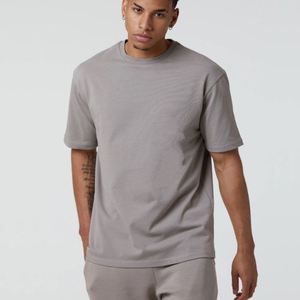 Vente en gros T-shirts surdimensionnés à épaules tombantes pour hommes T-shirt à manches courtes de haute qualité avec logo personnalisé, léger et vierge - Product Image 4