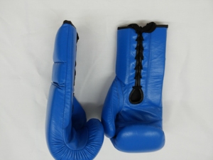 ถุงมือชกมวยหนังแท้ FIGHTER FRIENDS INDUSTRIES น้ำหนักเบา แห้งเร็ว ปิดด้วยแถบตีนตุ๊กแก สำหรับทุกเพศ ทุกวัย 14 ปีขึ้นไป ปรับแต่งได้ - Product Image 4
