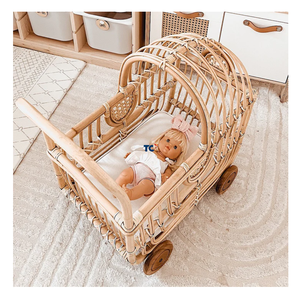 Small Foot Toys Baby Doll Grey Vintage Cochecito de mimbre diseñado para niños de 3 años en adelante hecho en Vietnam - Product Image 1