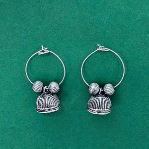Últimos pendientes de moda Jhumki de calidad de exportación hechos a mano chapados oxidados - Product Image 1