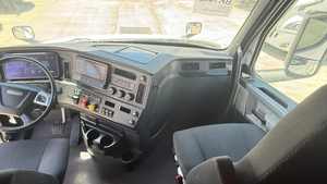 รถบรรทุกเฟรทไลเนอร์ แคสคาเดีย 126 สลีปเปอร์ ปี 2023 มือสอง - Product Image 6