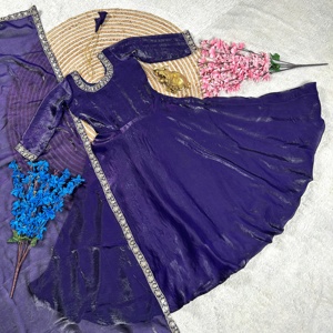 Vestido de diseñador con lentejuelas y bordados para niñas, fabricante y proveedor de moda femenina de Surat - Product Image 3