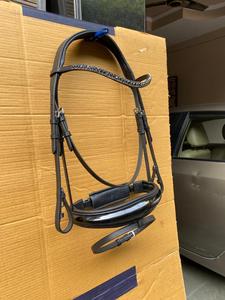 Bride anatomique de dressage de cheval en cuir verni de qualité supérieure avec équipement de cheval en strass - Product Image 3