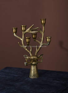 Candélabre européen en laiton au design classique, idéal pour les dîners officiels, les maisons vintage et les présentoirs de bougies de mariage - Product Image 6