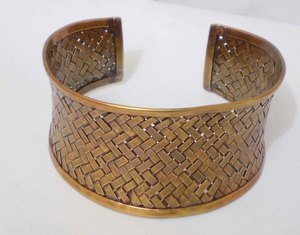 Bracelet en cuivre antique de luxe pour femmes, forme unique large et évasée, design en forme de panier tressé, bracelet en métal massif élégant - Product Image 6