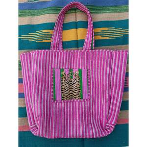 Bolso Tote Extra Grande Acolchado de Algodón, Ecológico, Reversible, Tipo Weekender, con Asa para Hombro, Disponible en Rosa y Verde, con PVC Abierto, Ideal para Compras - Product Image 3