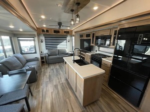 Nouvelle caravane de camping F-o-r-e-s-t R-i-v-e-r Sabre 32G-K-S 2024 à vendre - Product Image 5