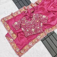 Saree en soie Gold Crush Premium avec des fils à broder lourds Codding et paillettes fonctionnent parfaitement pour la saison des mariages