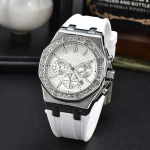 Montre en diamant Moissanite à bracelet en caoutchouc blanc de qualité exportée Montre Bling style Hip Hop pour hommes disponible pour la vente en gros - Product Image 2