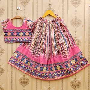 Ensemble Lehenga Choli pour filles, imprimé Leriya, entièrement cousu, longueur au sol, rose vif, traditionnel, pour les fêtes d'enfants - Product Image 1