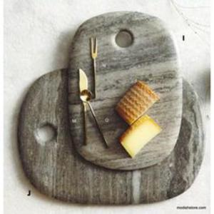 Planche à découper en marbre artisanale élégante avec des détails modernes et une construction de qualité supérieure pour des expériences culinaires améliorées - Product Image 3