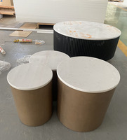 Ensemble de tables basses gigognes commerciales avec base cylindrique en forme de tambour, plateau en MDF, table d'appoint réglable, mobilier d'hôtel contemporain