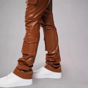 Ensemble survêtement en cuir PU personnalisé avec veste matelassée brodée et pantalon cargo évasé superposé pour hommes COULEUR NOIRE - Product Image 2