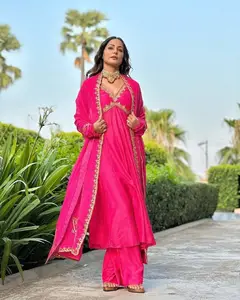 Design unique pour votre style unique Lancement d'une nouvelle robe de soirée styliste Look Alia Cut Gown avec Plazzo & Dupatta Set