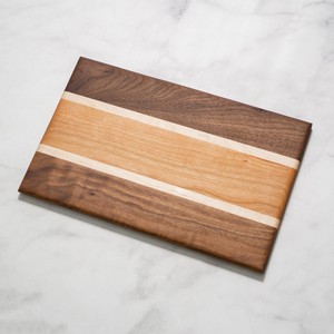Planche à découper en bois rayée de luxe Cerisier Érable et Noyer noir Bois dur massif Sans danger pour les aliments Planche à découper et à servir de cuisine - Product Image 1