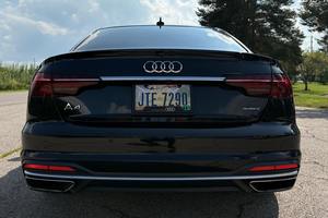 Voiture d'occasion fiable Audi A4 45 Premium Plus berline 2021, moteur turbo 4 cylindres, transmission intégrale - Product Image 2