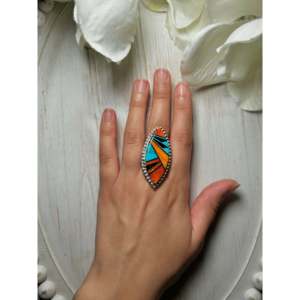 Anillo Navajo Hecho a Mano con Múltiples Piedras y Plata de Ley, Joyería Cultural Coleccionable en Talla 9.5 - Product Image 4