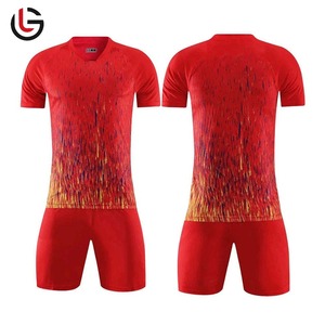 ชุดฟุตบอลแบบใหม่สำหรับทุกเพศ ชุดทีมสั่งทำพิเศษ เสื้อแขนสั้น โพลีเอสเตอร์ 100% แห้งเร็ว ป้องกันรังสียูวี คุณภาพสูง - Product Image 1